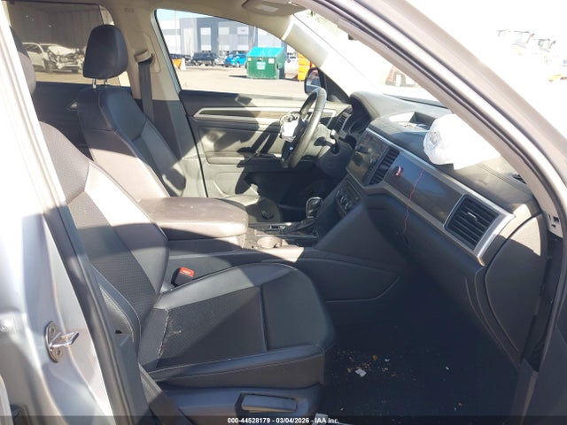 2018 VOLKSWAGEN ATLAS 1V2DR2CAXJC586373 Photo 4