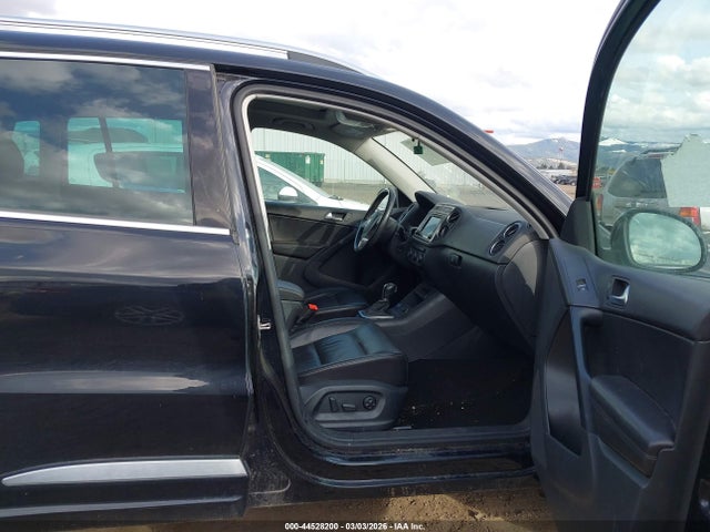 WVGUV7AXXHK016211 Volkswagen Tiguan 2.0t Sport