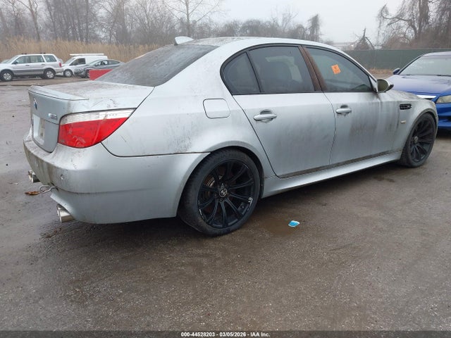2008 BMW M5 WBSNB93558CX09845 Photo 3