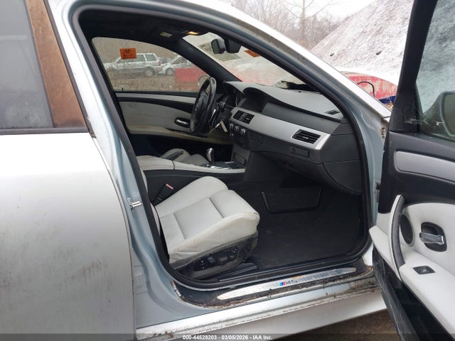 2008 BMW M5 WBSNB93558CX09845 Photo 4