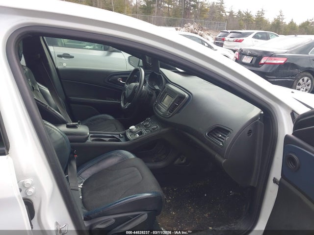 Chrysler 200 S 2015 1C3CCCBBXFN595153 Image 5