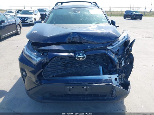 2T3C1RFVXPW269081 Toyota Rav4 Xle Premium
