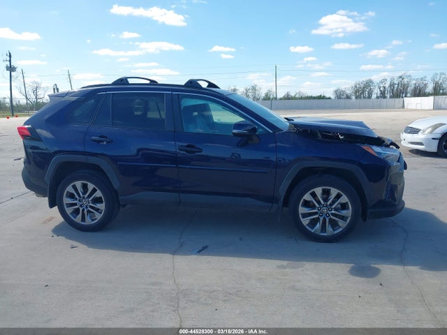 2T3C1RFVXPW269081 Toyota Rav4 Xle Premium