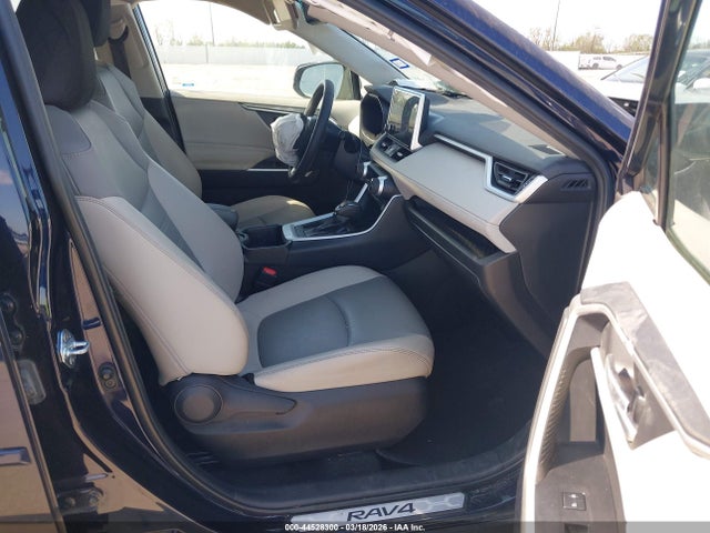 2T3C1RFVXPW269081 Toyota Rav4 Xle Premium