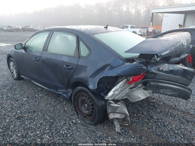 2014 Volkswagen Passat 1.8t S მანქანა იყიდება აუქციონზე, vin: 1VWAS7A32EC033830, აუქციონის ნომერი: 44528303