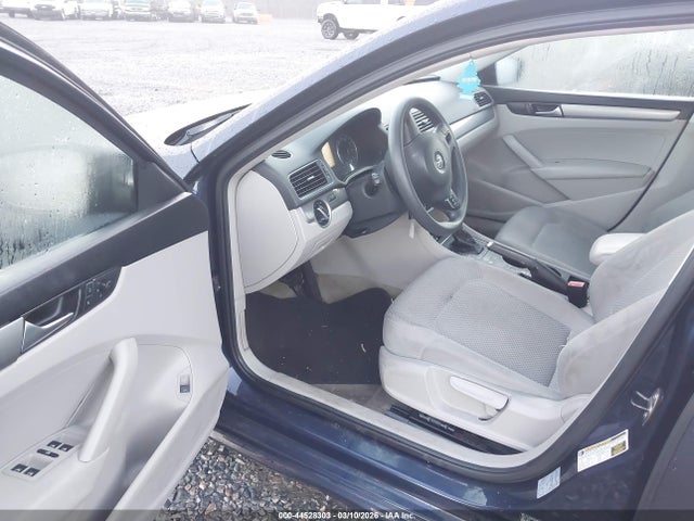 2014 Volkswagen Passat 1.8t S მანქანა იყიდება აუქციონზე, vin: 1VWAS7A32EC033830, აუქციონის ნომერი: 44528303