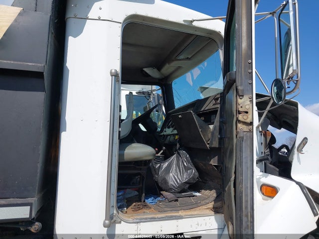 44528445 :رقم المزاد ، 3BKMHD7X6WF782163 vin ، 1998 Kenworth Construction T300 مزاد بيع