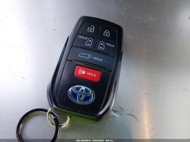 Toyota Sienna Limited 2024 5TDZSKFC3RS113370 Image 11