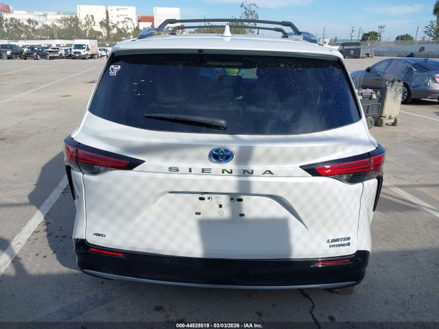 Toyota Sienna Limited 2024 5TDZSKFC3RS113370 Image 16