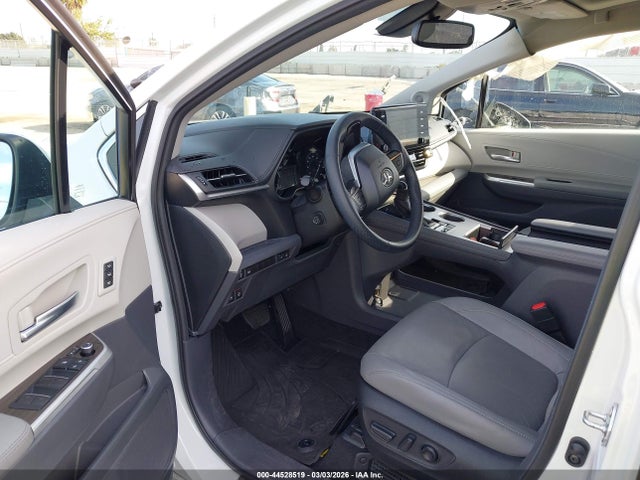 Toyota Sienna Limited 2024 5TDZSKFC3RS113370 Image 5