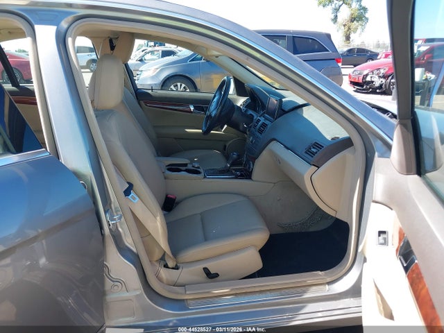 44528527 :رقم المزاد ، WDDGF5EB3BR168045 vin ، 2011 Mercedes-benz C 300 Luxury مزاد بيع