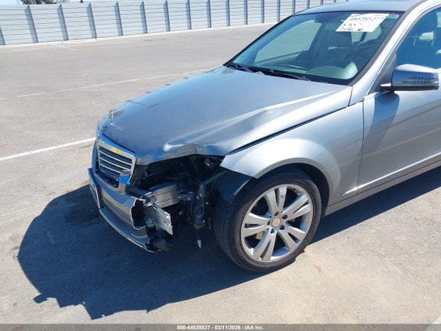 44528527 :رقم المزاد ، WDDGF5EB3BR168045 vin ، 2011 Mercedes-benz C 300 Luxury مزاد بيع