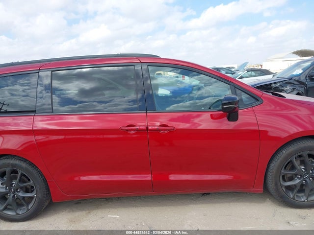 Chrysler Pacifica Limited 2025 2C4RC1GG7SR516419 Image 13