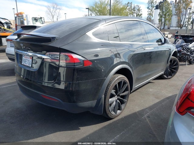 2018 Tesla Model X 100d/75d/p100d მანქანა იყიდება აუქციონზე, vin: 5YJXCAE24JF126967, აუქციონის ნომერი: 44528612