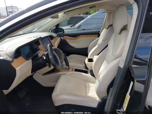 2018 Tesla Model X 100d/75d/p100d მანქანა იყიდება აუქციონზე, vin: 5YJXCAE24JF126967, აუქციონის ნომერი: 44528612