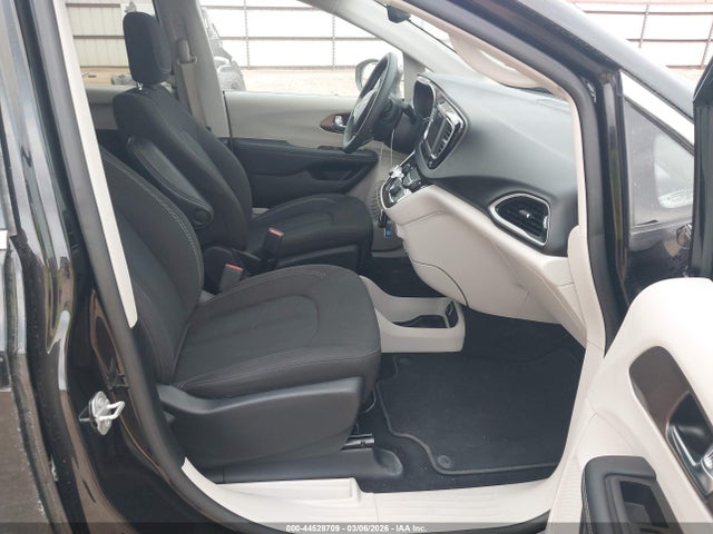 2024 CHRYSLER VOYAGER 2C4RC1CG1RR167872 Photo 4