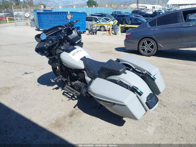 2024 HARLEY-DAVIDSON FLTRX 1HD1KH729RB638316 Photo 2