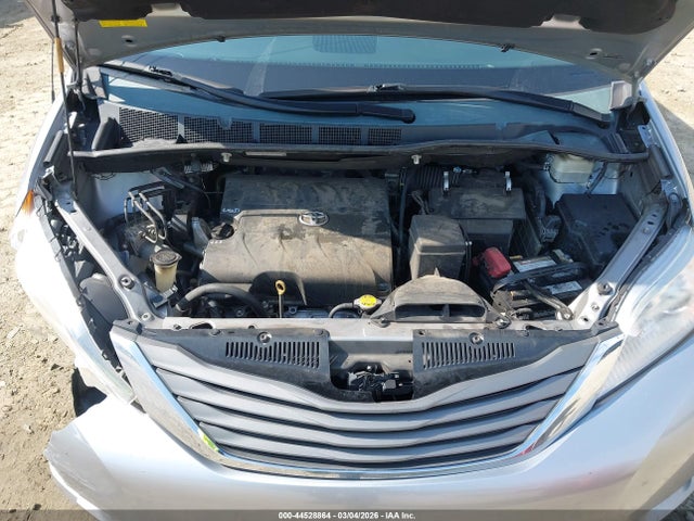 44528864 :رقم المزاد ، 5TDYK3DC2DS324198 vin ، 2013 Toyota Sienna Xle V6 8 Passenger مزاد بيع