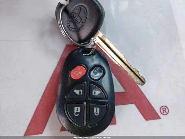44528864 :رقم المزاد ، 5TDYK3DC2DS324198 vin ، 2013 Toyota Sienna Xle V6 8 Passenger مزاد بيع