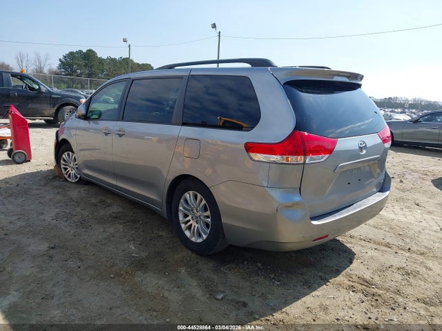 44528864 :رقم المزاد ، 5TDYK3DC2DS324198 vin ، 2013 Toyota Sienna Xle V6 8 Passenger مزاد بيع