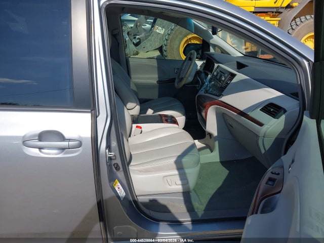 44528864 :رقم المزاد ، 5TDYK3DC2DS324198 vin ، 2013 Toyota Sienna Xle V6 8 Passenger مزاد بيع