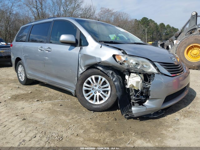 44528864 :رقم المزاد ، 5TDYK3DC2DS324198 vin ، 2013 Toyota Sienna Xle V6 8 Passenger مزاد بيع