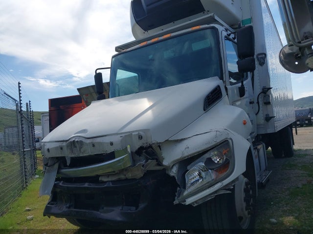 Hino 268/338 2017 5PVNV8JV4H4S57201 Image 2