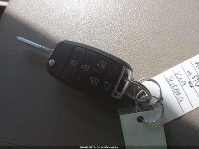 KIA SEDONA LX 2016 KNDMB5C18G6085089 Image 11