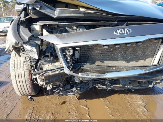 KIA SEDONA LX 2016 KNDMB5C18G6085089 Image 13