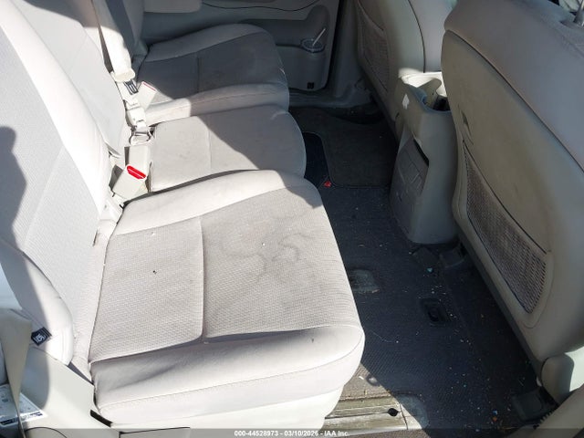 KIA SEDONA LX 2016 KNDMB5C18G6085089 Image 8