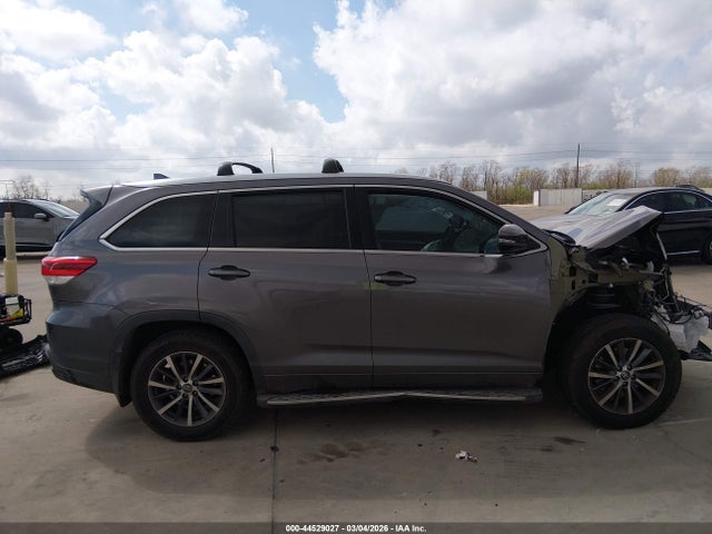 5TDKZRFH0HS513788 Toyota Highlander Xle