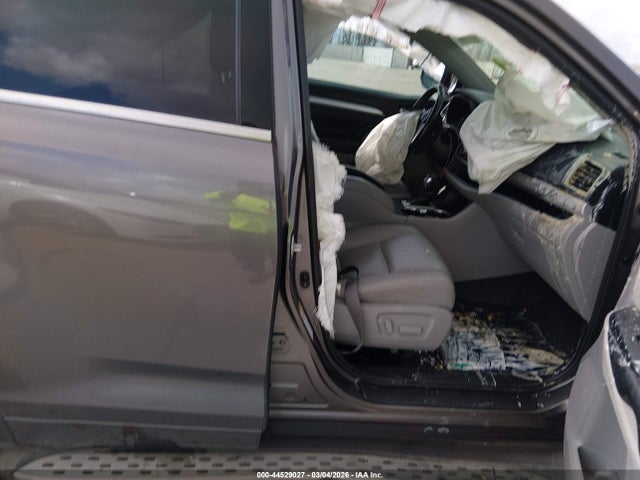 5TDKZRFH0HS513788 Toyota Highlander Xle