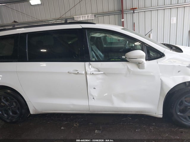 Продажа на аукционе авто 2021 Chrysler Pacifica Hybrid Touring L, vin: 2C4RC1L7XMR517685, номер лота: 44529041