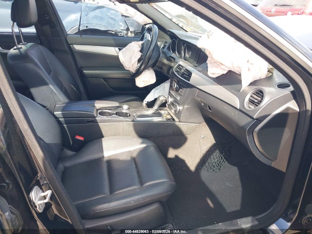 44529063 :رقم المزاد ، WDDGF4HB6DG093460 vin ، 2013 Mercedes-benz C 250 Sport مزاد بيع
