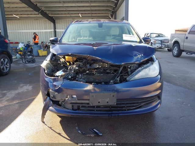 44529071 :رقم المزاد ، 2C4RC1DG4HR512437 vin ، 2017 Chrysler Pacifica Touring مزاد بيع