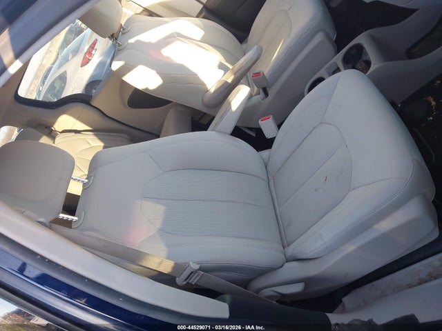 44529071 :رقم المزاد ، 2C4RC1DG4HR512437 vin ، 2017 Chrysler Pacifica Touring مزاد بيع