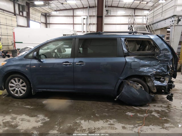 5TDDZ3DC3HS171931 Toyota Sienna Xle 7 Passenger