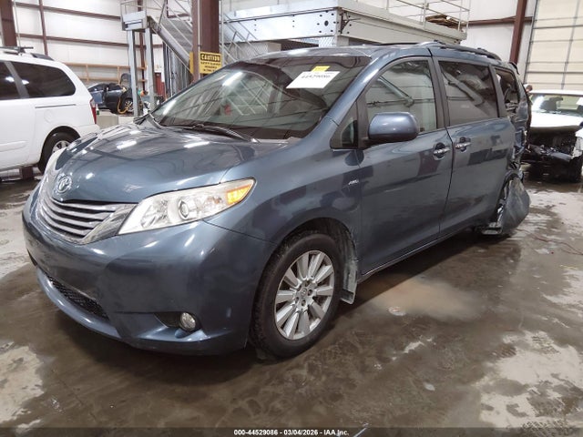 5TDDZ3DC3HS171931 Toyota Sienna Xle 7 Passenger