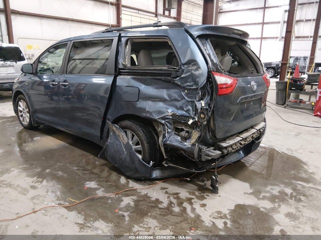 5TDDZ3DC3HS171931 Toyota Sienna Xle 7 Passenger