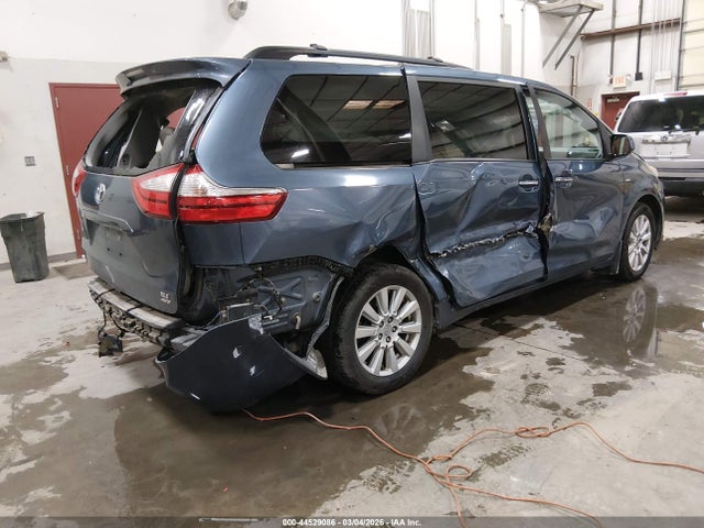 5TDDZ3DC3HS171931 Toyota Sienna Xle 7 Passenger