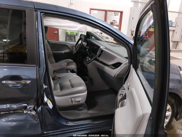 5TDDZ3DC3HS171931 Toyota Sienna Xle 7 Passenger
