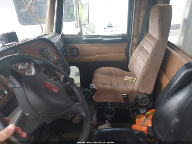Продажа на аукционе авто 2001 Peterbilt 379, vin: 1XP5DB9X21N498677, номер лота: 44529138