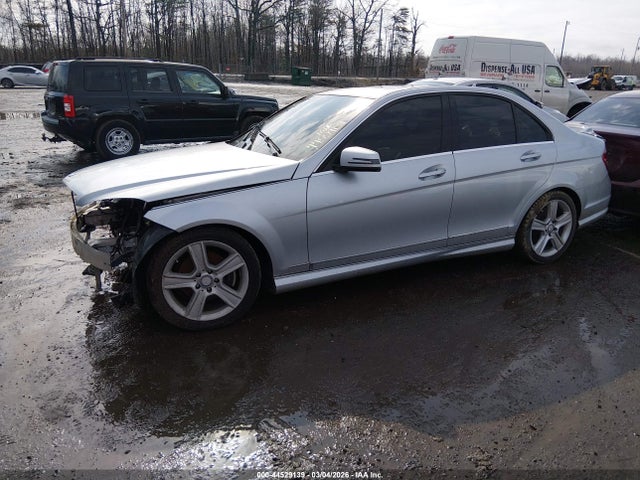 2011 Mercedes-benz C 300 Luxury 4matic/sport 4matic მანქანა იყიდება აუქციონზე, vin: WDDGF8BB1BR162833, აუქციონის ნომერი: 44529139