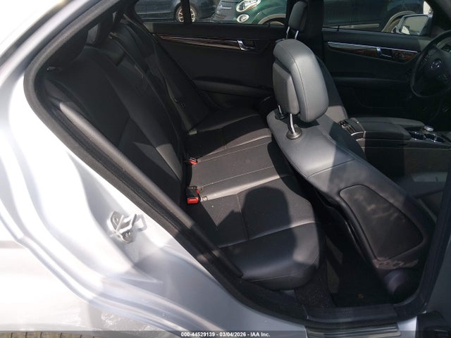 2011 Mercedes-benz C 300 Luxury 4matic/sport 4matic მანქანა იყიდება აუქციონზე, vin: WDDGF8BB1BR162833, აუქციონის ნომერი: 44529139