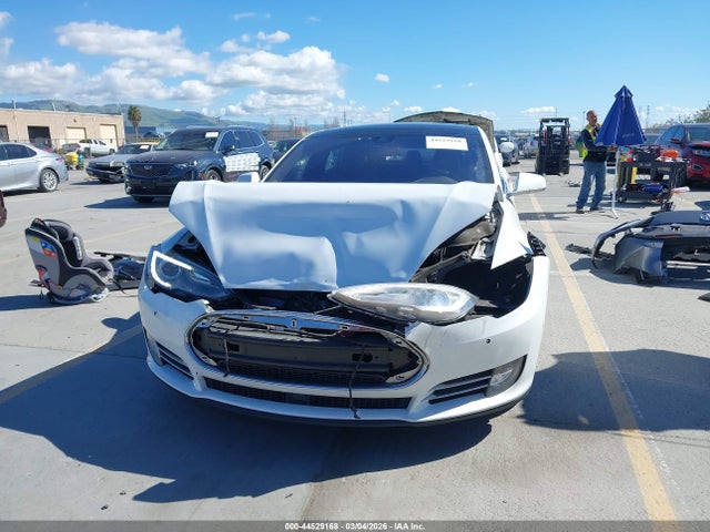 Продажа на аукционе авто 2014 Tesla Model S P85d, vin: 5YJSA1H28EFP63572, номер лота: 44529168