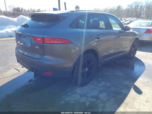 2017 JAGUAR F-PACE SADCJ2BV7HA895415 Photo 3