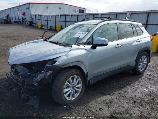 Toyota Corolla Cross Le 2024 7MUCAABG6RV105572 Image 2