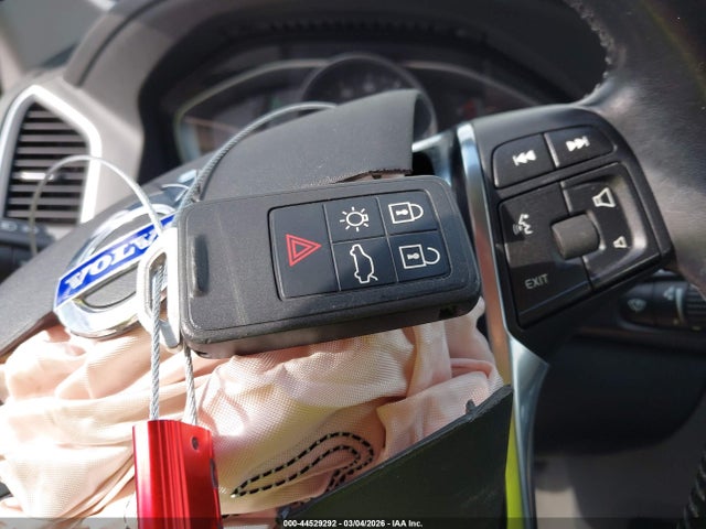 2016 VOLVO XC60 YV440MDJ7G2811446 Photo 10