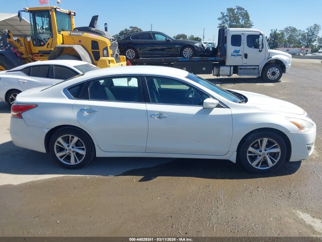 Nissan Altima 2.5 S 2015 1N4AL3AP0FN337021 Image 13