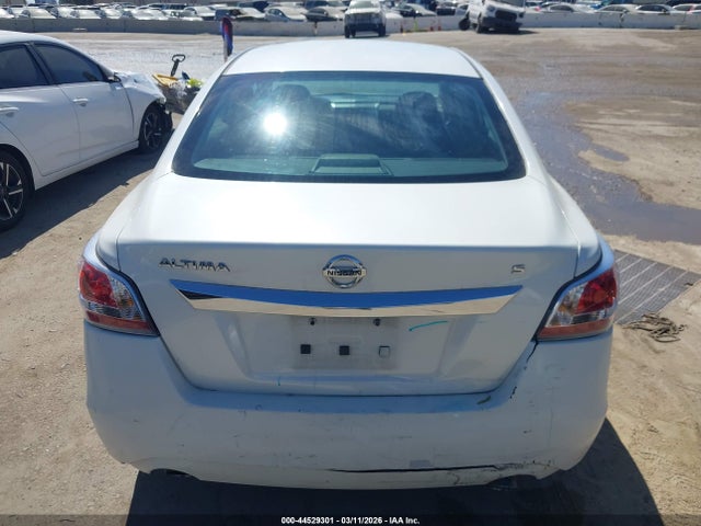Nissan Altima 2.5 S 2015 1N4AL3AP0FN337021 Image 16